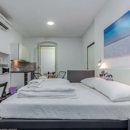 Appartement Black & White, Cherry & Blue Rijeka