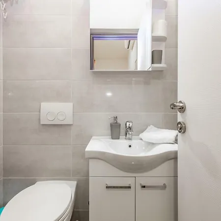 Appartement Black & White, Cherry & Blue *