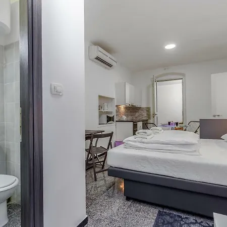 Black & White, Cherry & Blue Apartment *